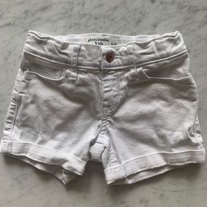 Abercrombie girls white distressed shorts | size 5/6